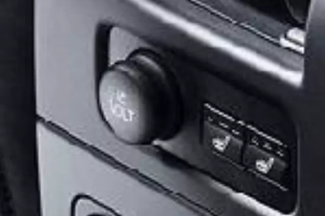 12 Volt Accessory Power Outlet - Volvo (31324708) - view 7