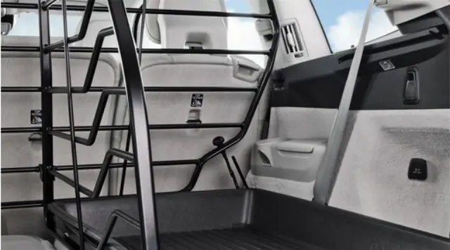 Load Compartment Divider - Longitudinal - Volvo (32403244) - view 3