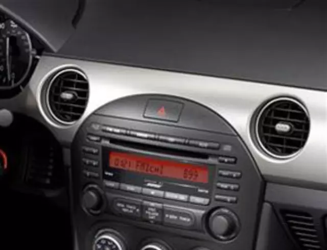 In-Dash 6-Disc CD/MP3 Changer, Audio - Mazda (nh1879egx)